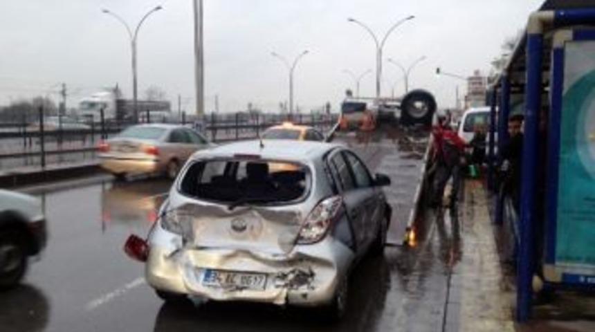 Kocaeli&rsquo;de Zincirleme Kaza: 3 Yaralı