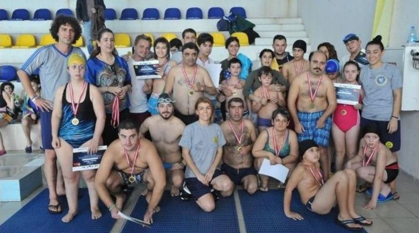 &Ouml;zel &Ccedil;ocuklardan &rsquo;minik Kula&ccedil;lar&rsquo;