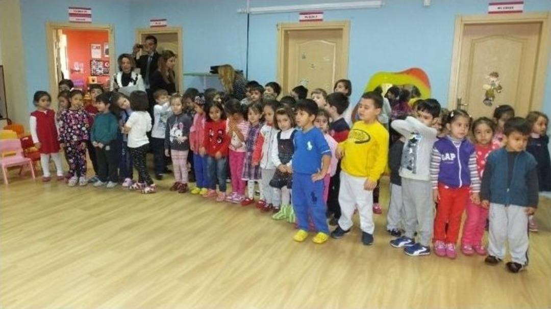 Burhaniye&rsquo; De Minik &Ouml;ğrenciler Yerli Malı Haftasını Kutladı