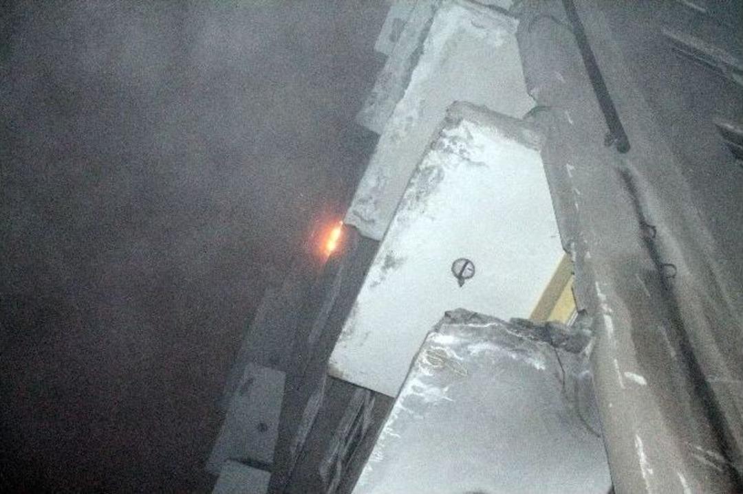 Hırsızlar Metruk Binayı Ateşe Verdi