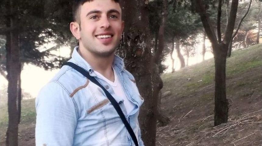 Trafik Kazasında &Ouml;len &Uuml;niversite &Ouml;ğrencisi Toprağa Verildi