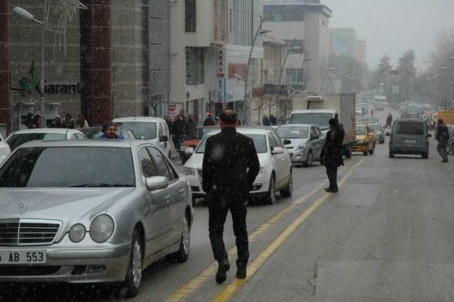 Erzurum’da Beklenen Kar Geldi