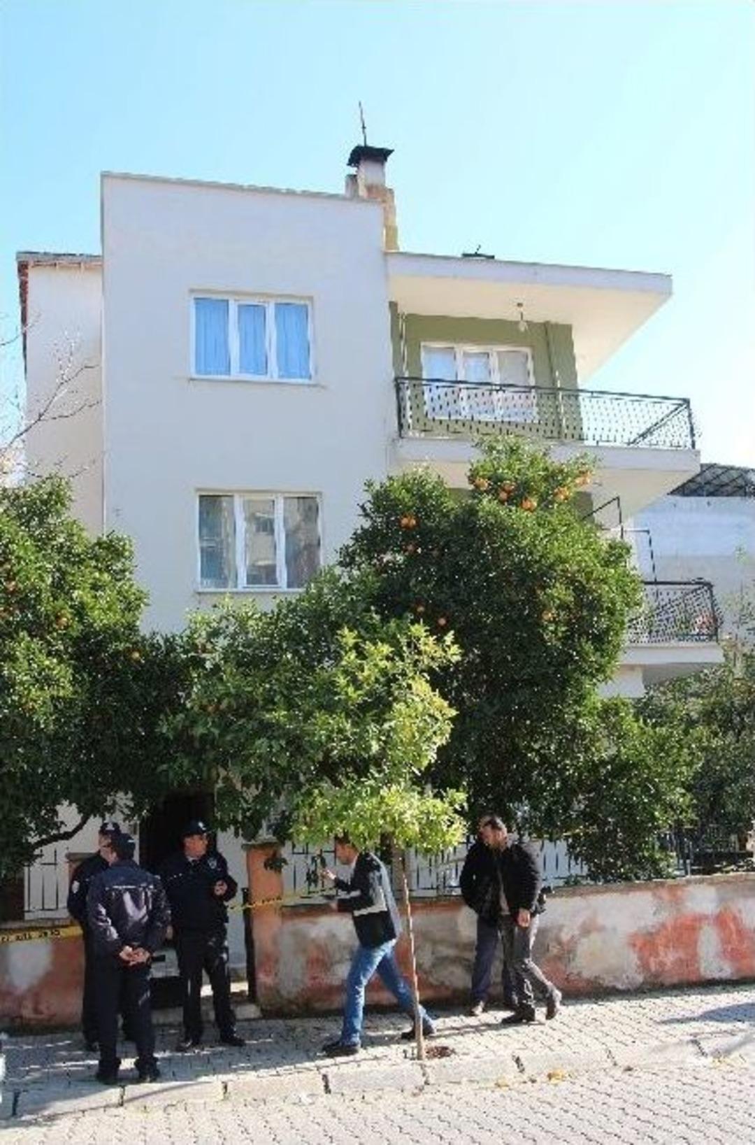 Aydın Belediye Başkanının Kadın Koruması Ve Eşi Evinde &Ouml;l&uuml; Bulundu