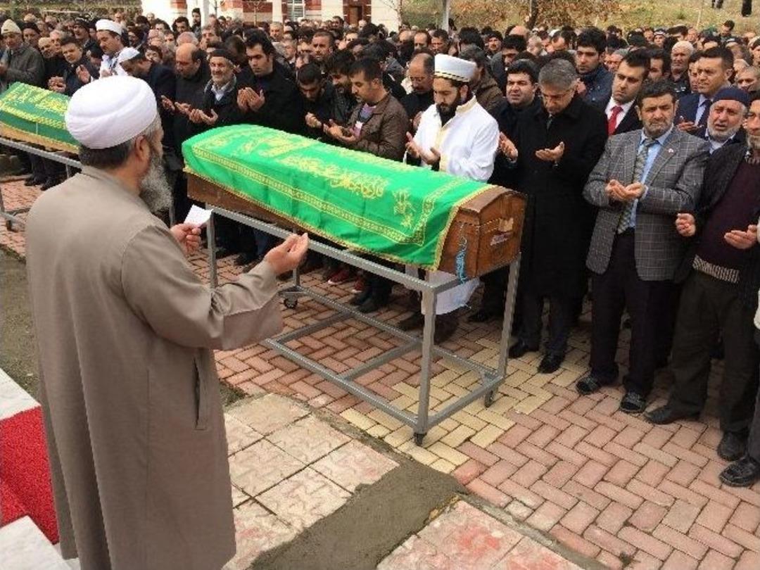 Elazığ&rsquo;daki Kazada &Ouml;len 4 Kişi Toprağa Verildi