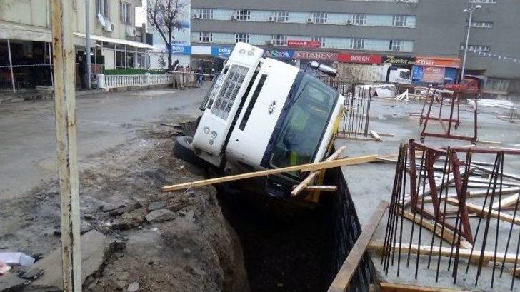 Erzincan’da Kum Yüklü Kamyon Doğalgaz Borusunu Patlattı G1