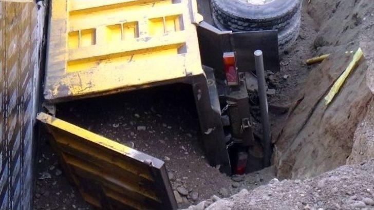 Erzincan’da Kum Yüklü Kamyon Doğalgaz Borusunu Patlattı G5