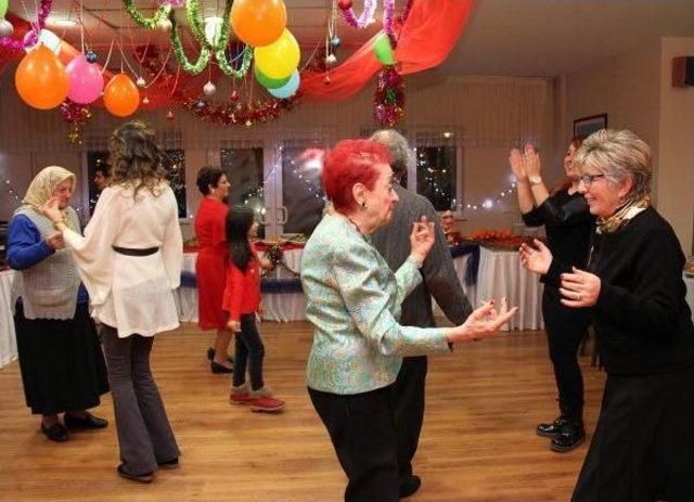 Akyurt Vakfı Yaşam Evi nde Erken Yılbaşı Balosu 1