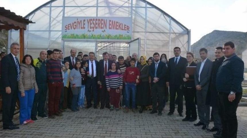 Zihinsel Engelliler Yunusemre İ&ccedil;in &Ccedil;i&ccedil;ek &Uuml;retecek