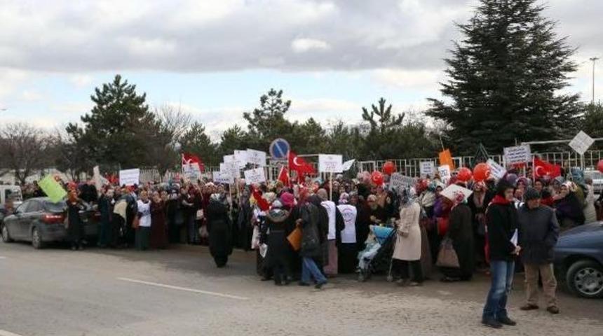 Aym &Ouml;n&uuml;nde Dershanelerin Kapatılmasına Tepki