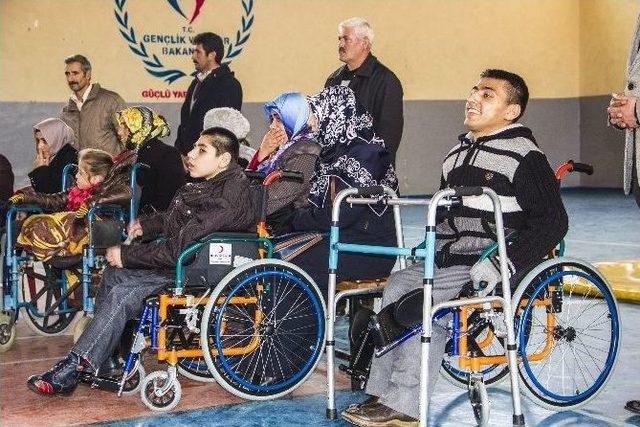 Engelli Çocuklar Tekerlekli Sandalyelerine Kavuştu