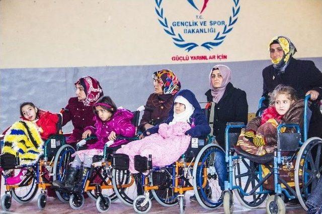 Engelli Çocuklar Tekerlekli Sandalyelerine Kavuştu