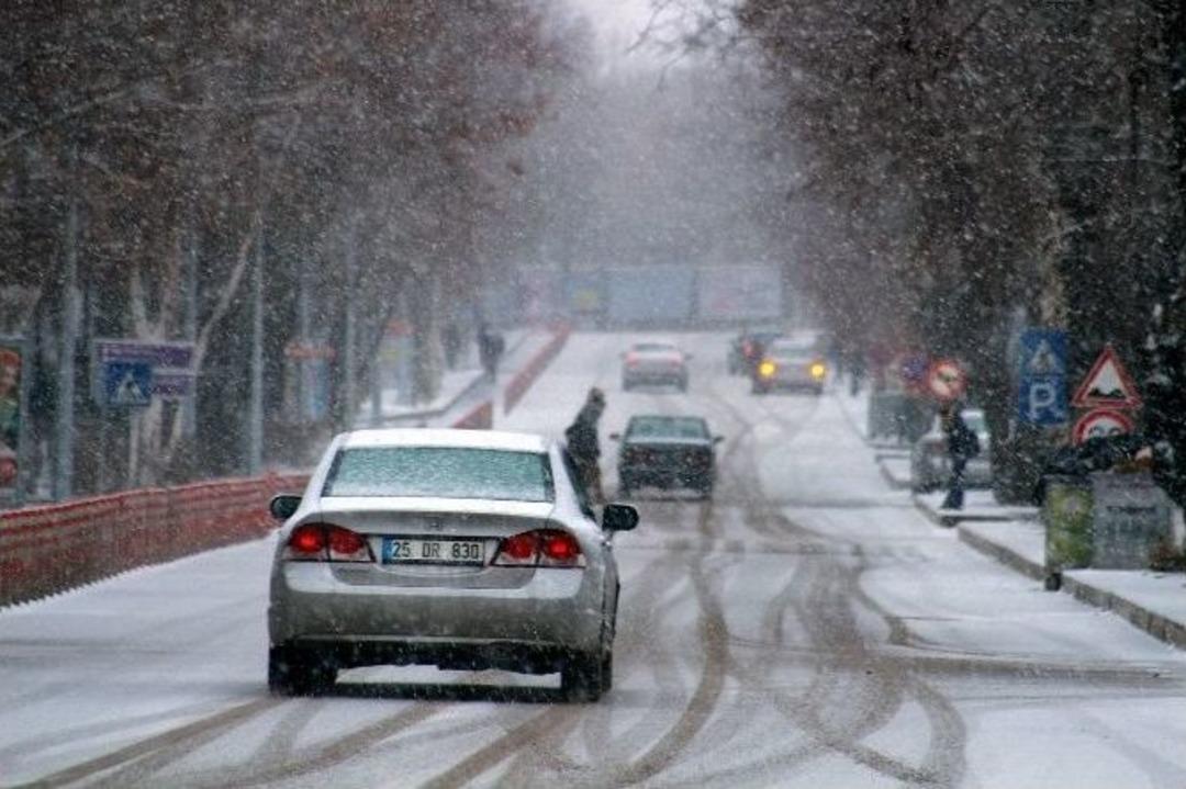 Erzurum&rsquo;da Kar Yağışı