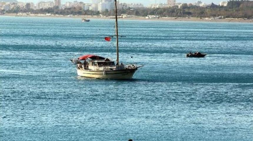 Antalya'da Kuzey R&uuml;zgarı &Uuml;ş&uuml;tt&uuml;