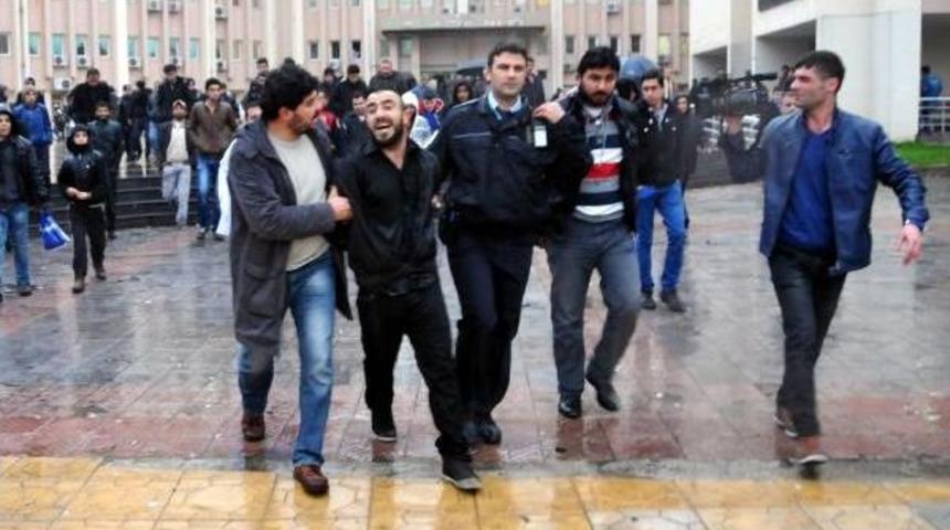 Valilik &Ouml;n&uuml;nde Benzinli, D&ouml;ner Bı&ccedil;aklı Eylem