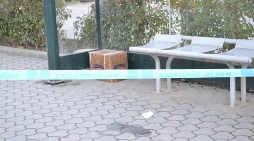 Durakta Ş&uuml;pheli Paket Paniği