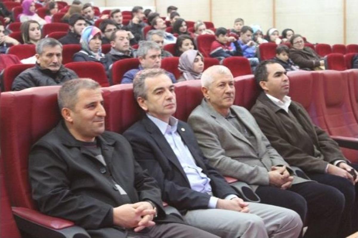 Belediye Tiyatrosu Perdelerini A&ccedil;tı