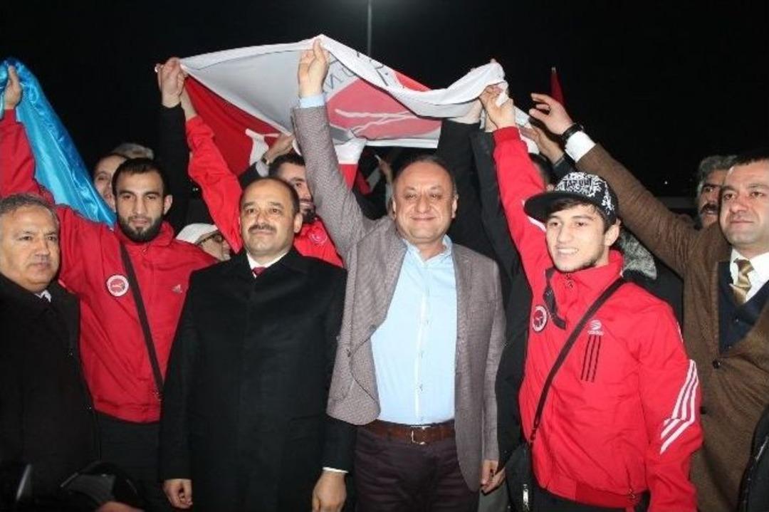 Kastamonu&rsquo;da D&uuml;nya Şampiyonlarına Yakışır Karşılama