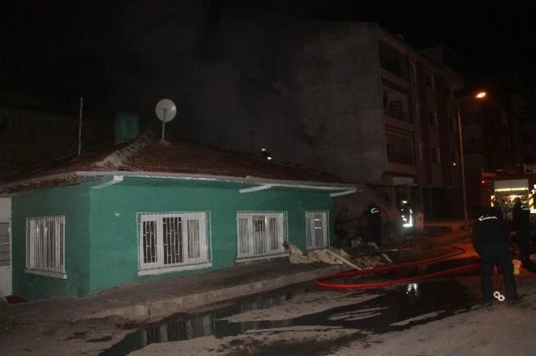 Başkent&rsquo;te Gecekondu Yangını