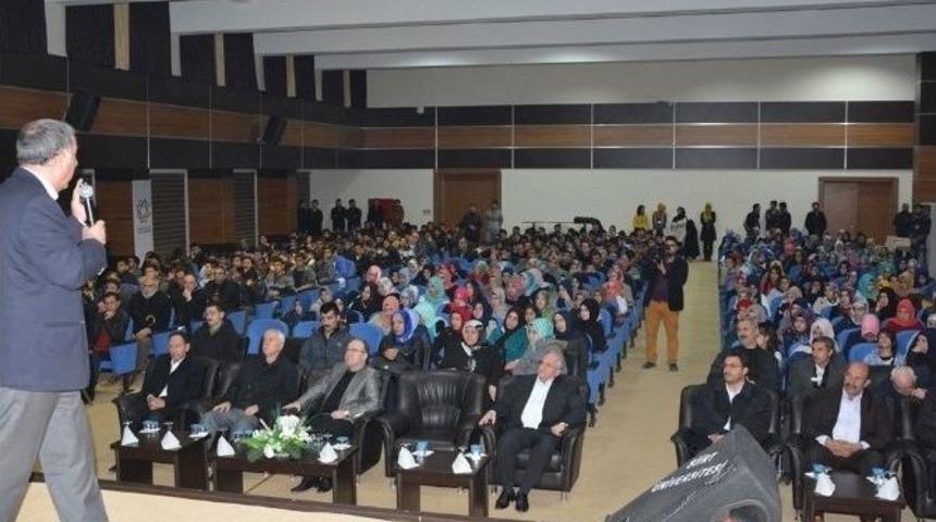 Vali Tutulmaz Yazar &Ccedil;ağlayan&rsquo;a Tiftik Battaniyesi Hediye Etti