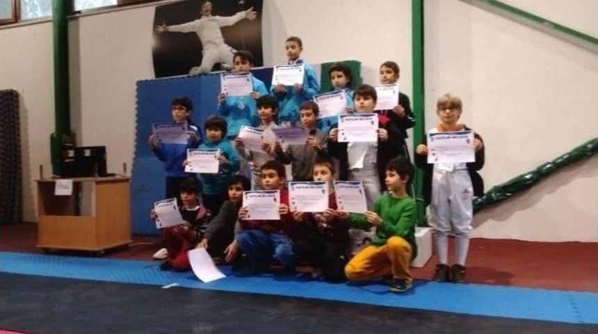 Ted Turnuvasından Eskrimciler, Madalyalarla D&ouml;nd&uuml;