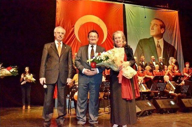 İnci Çayırlı Korosu’ndan Büyükçekmecelilere Unutulmaz Konser