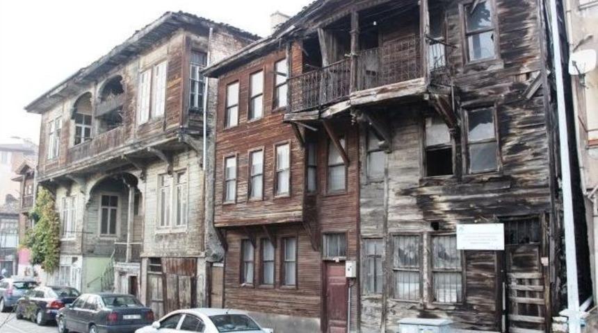 Tarihi Evler Yıkılma Tehlikesiyle Karşı Karşıya