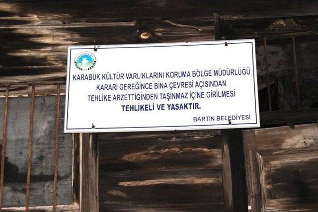 Tarihi Evler Yıkılma Tehlikesiyle Karşı Karşıya