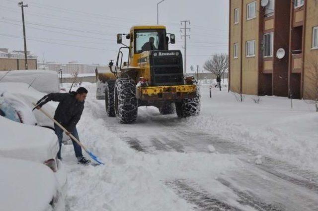 Van Ve Bitlis'te Kar Yolları Kapattı