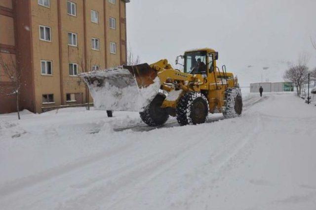 Van Ve Bitlis'te Kar Yolları Kapattı