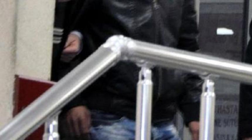 Kendisine Bı&ccedil;ak &Ccedil;ekeni Pompalı T&uuml;fekle Yaraladı