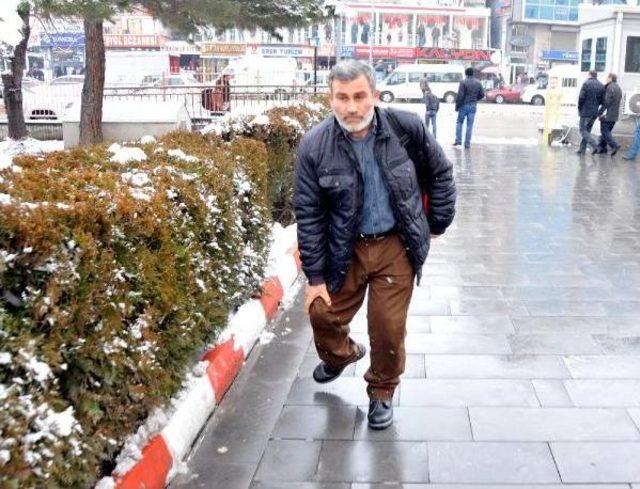 Van'da Kaybolan Kızının İzini Arıyor