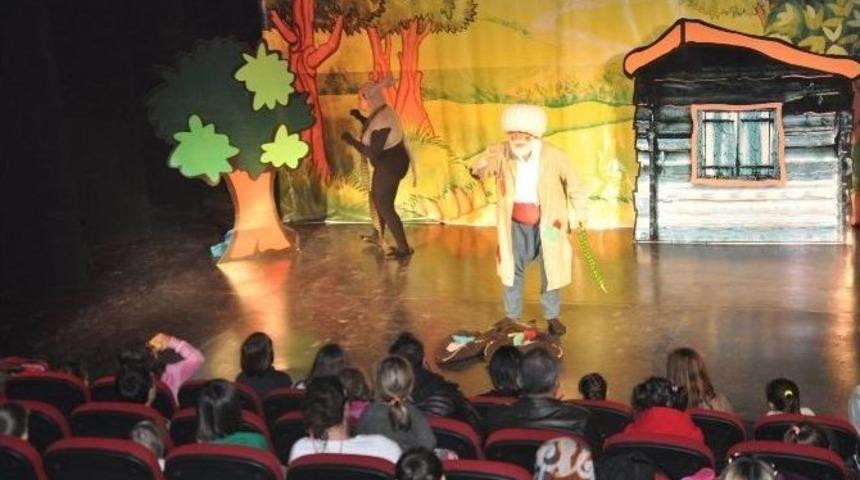 Kuşadası&rsquo;nda &Ccedil;ocuk Tiyatrosu