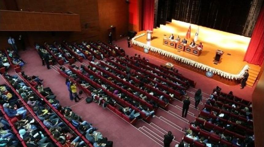 Rekt&ouml;r Adnan G&ouml;r&uuml;r, &Ouml;ğrencilerin Sorularını Tek Tek Cevapladı