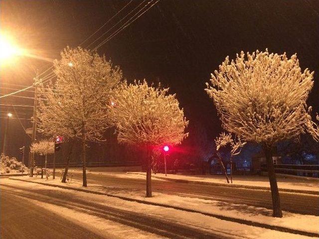 Van&rsquo;da Kar Yağışı 1