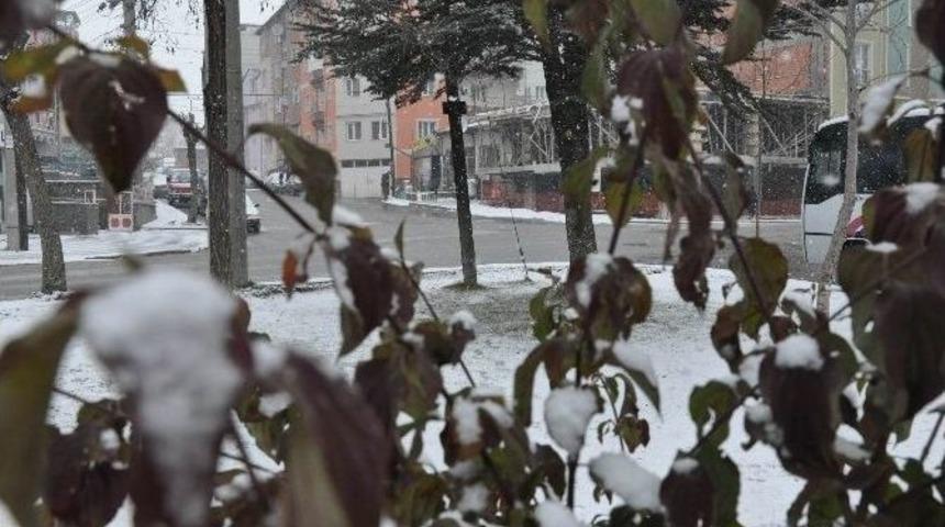 Sivas&rsquo;ta Kar Yağışı Etkili Oluyor