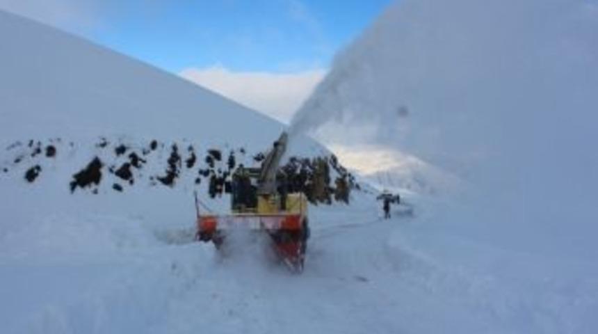 Kapanan K&ouml;y Ve Mezra Yolları Ulaşıma A&ccedil;ıldı