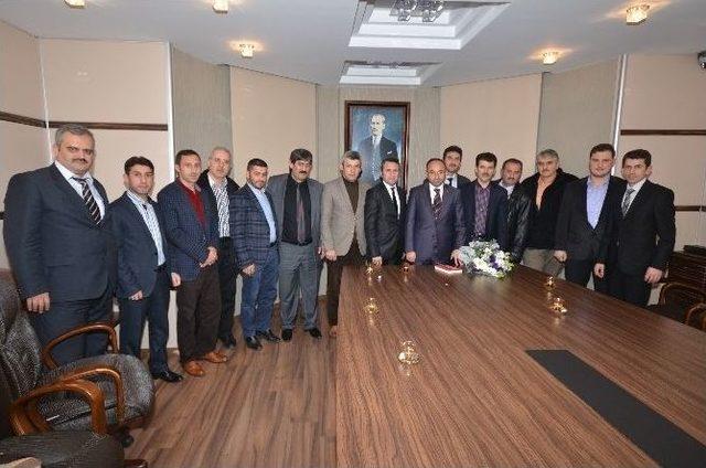 Başkan &Uuml;z&uuml;lmez&rsquo;in Makamı Boş Kalmıyor 1