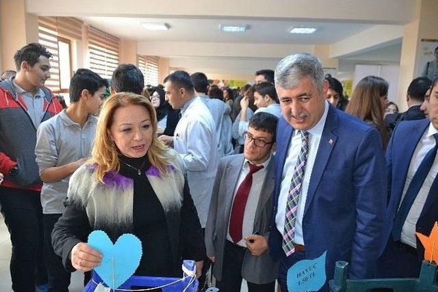 Minik Öğrencilerden Anlamlı Kermes