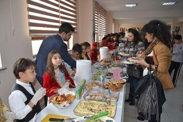 Minik Öğrencilerden Anlamlı Kermes