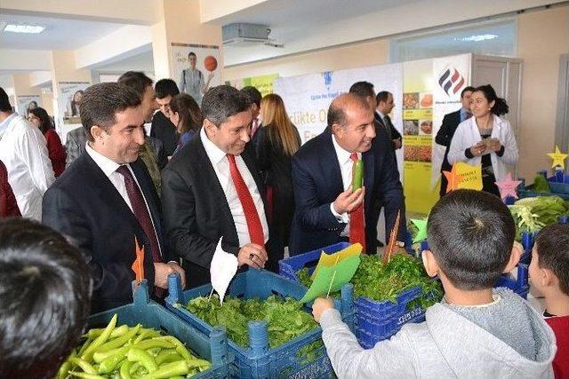 Minik Öğrencilerden Anlamlı Kermes