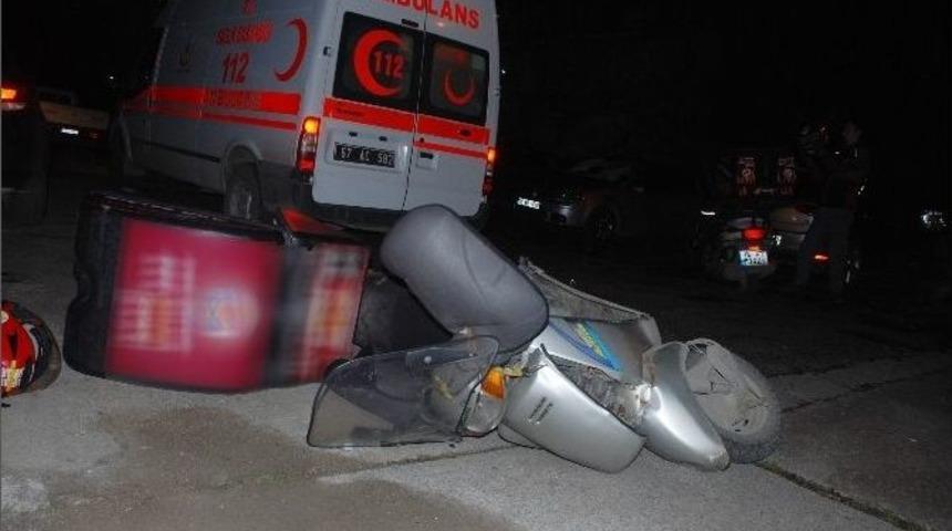 Kaza Yapan Kuryenin Ayağı Kırıldı