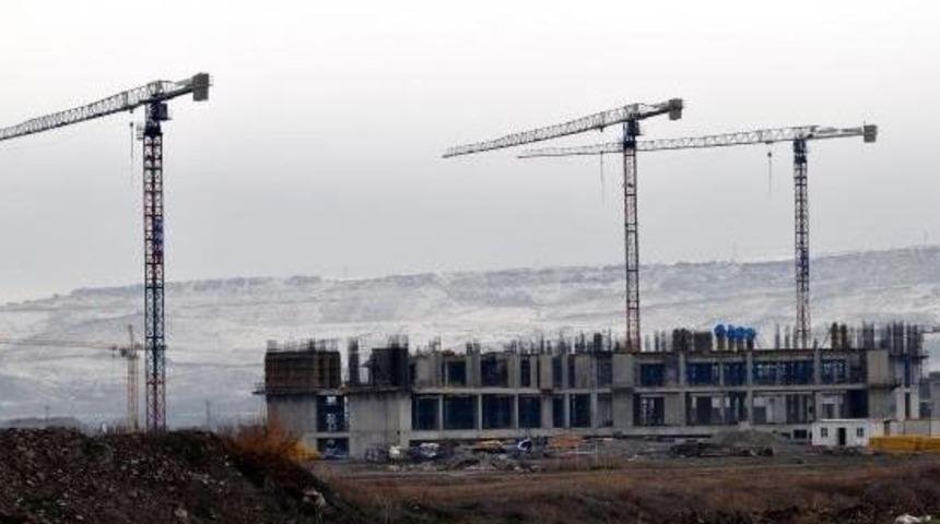 Vin&ccedil;ten D&uuml;şen Demirlerin Altında Kalan İş&ccedil;i &Ouml;ld&uuml;