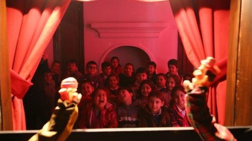 Denizli&rsquo;de Miniklerin Kukla Keyfi