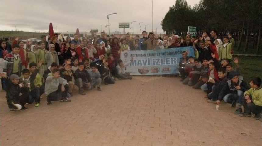 Polisler, İlkokul &Ouml;ğrencileriyle Bir Araya Geldi