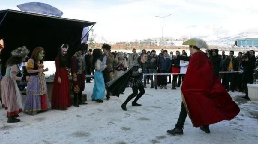 Eksi 5'te Sokakta Tiyatro