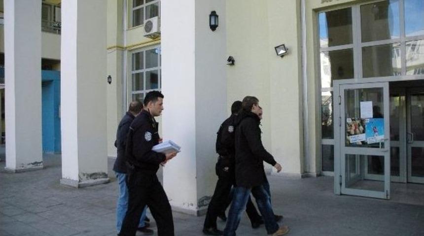 Hdp Binasını Yakan İki Kişi Yakalanarak Adliyeye Sevk Edildi