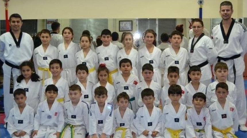 Ayvalık&rsquo;ta Tekvandocuların Kuşak Heyecanı