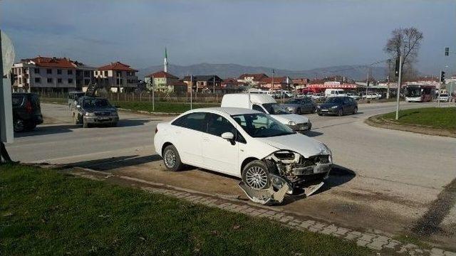 Düzce’de Trafik Kazası: 2 Yaralı