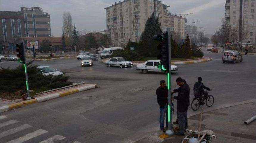 Aksaray&rsquo;da Kavşaklara Led Işıklı Sinyalizyon Sistemi