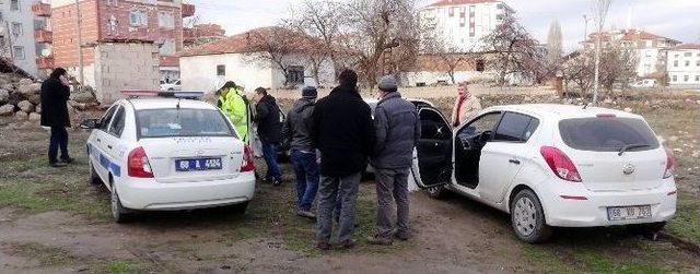 Dur İhtarına Uymayan S&uuml;r&uuml;c&uuml; Polis Aracına &Ccedil;arptı 2